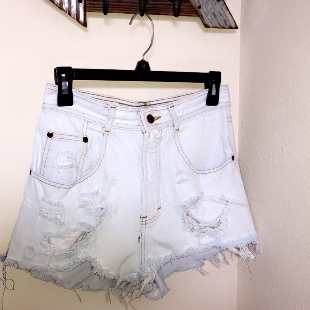 Ripped jeans shorts size: W29 L32